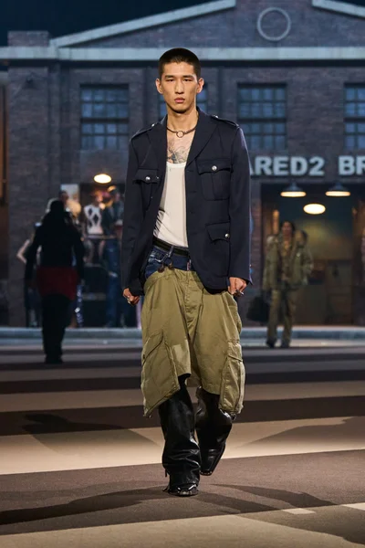 Look 30